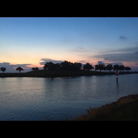 Meet your Posher, Gloria - Picture 1 of 1